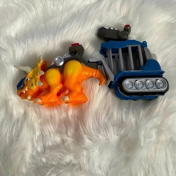 3/$20 ❤️ 𝅺HASBRO Heroes Chomp Squad Yellow Triceratops with Jail Cell - Picture 1 of 4